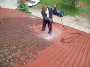 Mytí a čištění taškových střech